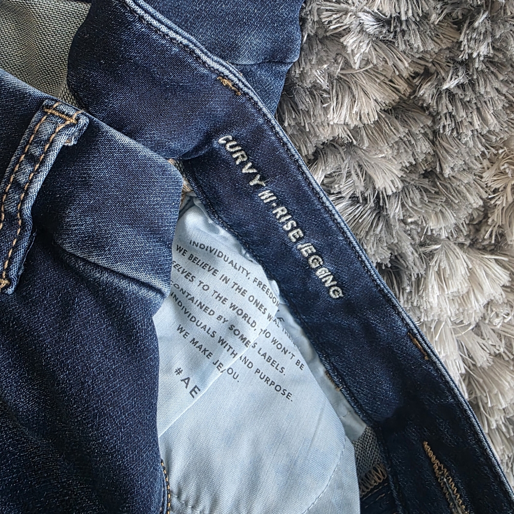 American Eagle Distressed Curvy Hi-Rise Jeggings - Picture 11 of 16